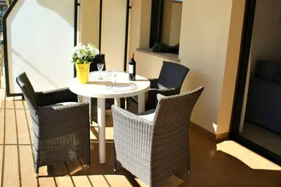 Image de Magnifique appartement à Roses avec piscine et parking Av-18