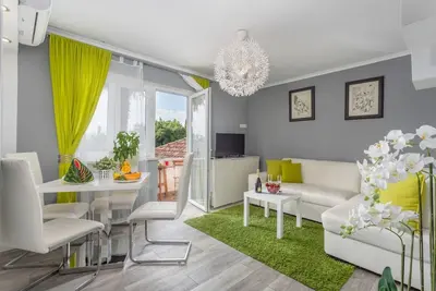 Image de Appartement dans Njivice avec vue mer, Balcon, Climatisation, Wifi (4930-2)