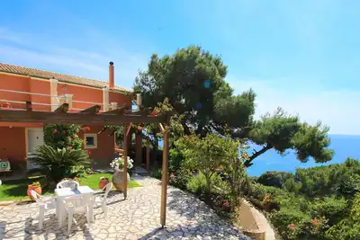 Image de Villa calme sur la plage de Pelekas avec 3 appartements et vue panoramique sur la mer