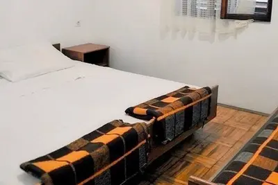 Image de Appartement de deux chambres prés de la plage Ivan Dolac, Hvar (A-18100-b)