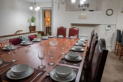 Image de Forrest's Yard - Appartement 1 - Appartement moderne en centre-ville