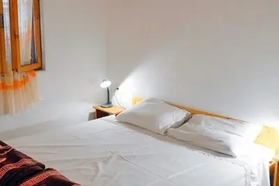 Image de Appartement de deux chambres prés de la plage Ivan Dolac, Hvar (A-18100-e)