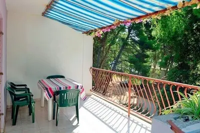 Image de Appartement de deux chambres prés de la plage Ivan Dolac, Hvar (A-18100-f)