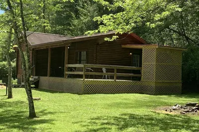 Image de Cabane près de Natural Bridge State Park avec 2 chambres à coucher