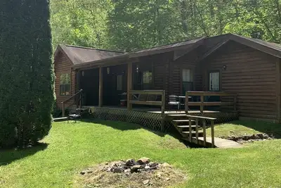 Image de Cabane près de Natural Bridge State Park / Red River Gorge avec une cheminée