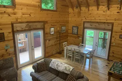 Image de Superbe cabine de 3 chambres avec bain à remous dans les gorges de la rivière Rouge