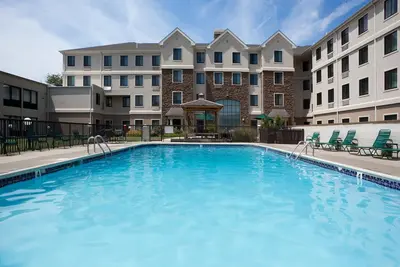 Image de Petit déjeuner gratuit. Piscine extérieure. Près de l'Université du Delaware!
