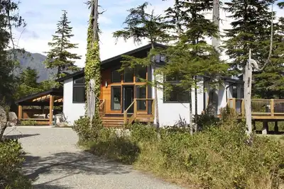 Image de The Getaway, A contemporary home on private 2 acre waterfront property.