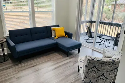 Image de * Petite Maison * Auto-Enregistrement * SÉLECTIONNÉ Dans Le Porche * Tv À ÉCRAN Plat * W / D *