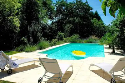 Image de Magnifique maison de vacances privée avec Wifi, piscine privée, bain à remous, Tv, patio, parking