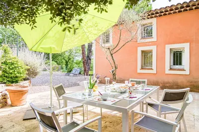 Image de Belle maison de vacances privée avec Wifi, piscine privée, Tv, patio, animaux admis, parking