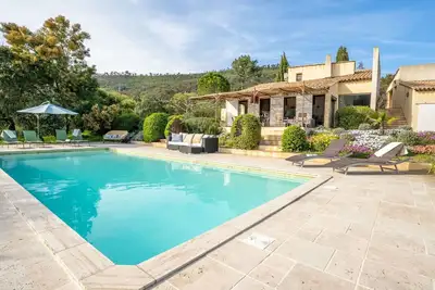 Image de Maison de vacances privée avec piscine privée, Wifi, climatisation, Tv, terrasse, animaux admis