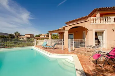 Image de Magnifique maison de vacances privée avec piscine privée, climatisation, Wifi, Tv et terrasse