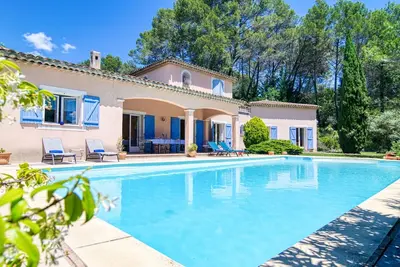 Image de Merveilleuse maison de vacances privée pour 8 personnes avec piscine privée, Wifi, Tv et terrasse