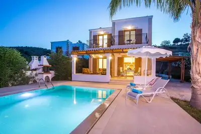 Image de Belle villa avec vue mer et piscine privée à seulement 7 minutes en voiture de Lindos