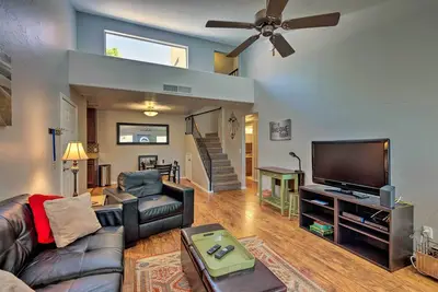 Image de Condo w / Deck + Pool ~ 6 Mi à Salt River Fields!