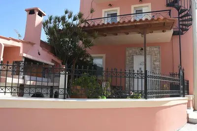 Image de Bienvenue chez Mathiou's Home! Une résidence de deux étages de 115 m² avec cour privée.