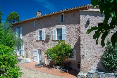 Image de ferme d'époque sur 9 acres avec grande piscine