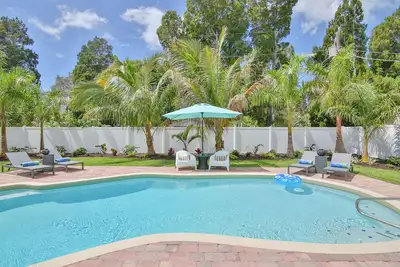 Image de Étoile de mer! Maison récemment rénovée, à 10 min d'Anna Maria, piscine chauffée surdimensionnée