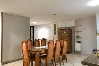 Image de Appartement de luxe en face de Praia do Morro avec 5 suites et 4 places de parking