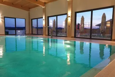 Image de Rubinić A11, à 200m de la plage, piscine intérieure chauffée, 4 personnes, WiFi gratuit, parking