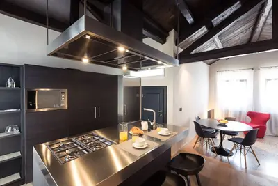 Image de Maison de conception moderne élégante. Campo dei Mori. La climatisation. Wifi.