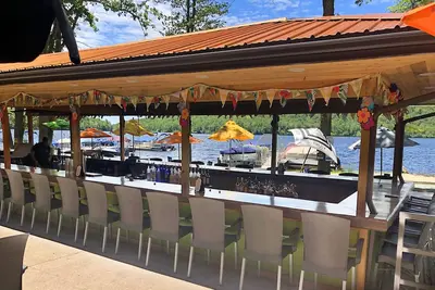 Image de Cherchez Pas Plus Loin! Chalet de ski de designer entièrement rénové sur le lac Big Boulder!