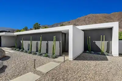 Image de Marfa Modern Retreat Situé à distance de marche de la place - 501w1st