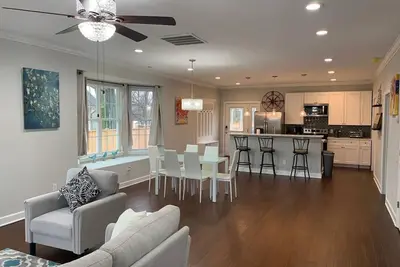 Image de Nouveau \"TheCraftsman\" au centre-ville de Durham près de Duke!