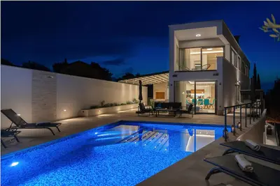 Image de Villa de luxe 5 étoiles nouvellement construite Bondi pour 8 personnes à côté de la belle plage