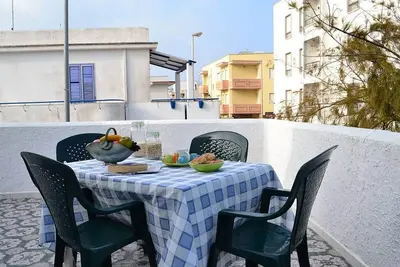 Image de Grande villa au premier étage, avec place de parking, grands balcons et très proche de la mer