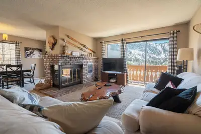 Image de Magnifique condo avec certaines des meilleures vues que June Lake a Ă offrir