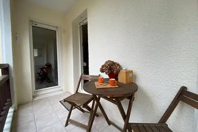 Image de Appartement Idéal : Proche Port, Plages et Centre, Wifi, Parking, Balcon