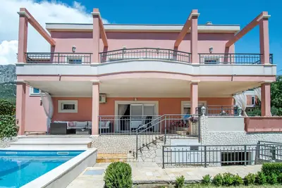 Image de Maison de vacances Dita - avec piscine et vue sur la mer