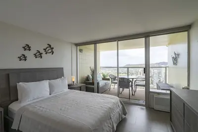 Image de Colonie de l'île. Moderne et élégant 1 chambre 43e étage! ! (Ic21)