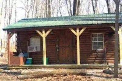 Image de Cozy Amish Solid Log Cabin, près des grottes, grill, foyer, WiFi, climatisation, animaux acceptés!
