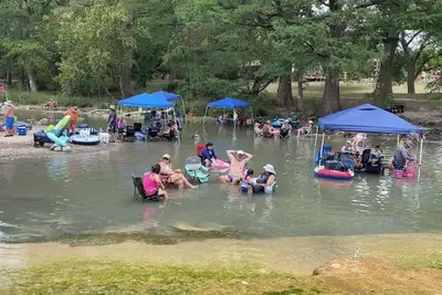 Image de Float 2 Cabin! Private Frio River Access ~ Gated Comanche Crossing, Concan!