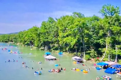 Image de Float 2 Cabin ~ Private Frio River Access @ Comanche Crossing, Cowboy Style!