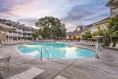 Image de Magnifique complexe dans la région viticole de Ca - Windsor!