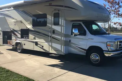 Image de 12 août - 17 août Site de camping-car sur le terrain de camping Seacleff State Beach.
