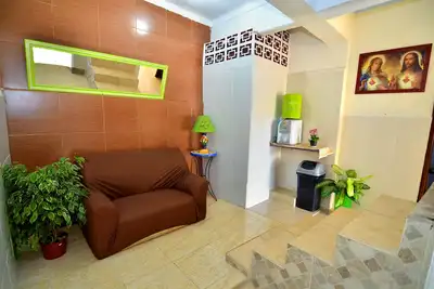 Image de Chambre avec Balcon et Salle de Bains à l'Hôtel Frei Galvão (hotelfreigalvao. Com. Br)