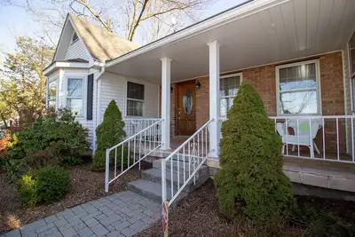 Image de A quiet mountaintop retreat with all the comforts of home!