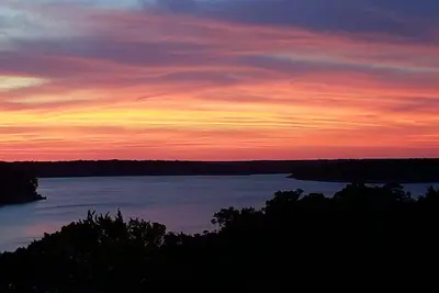 Image de Escape to \"Cardinal Cottage\" in the Country with Amazing Sunsets