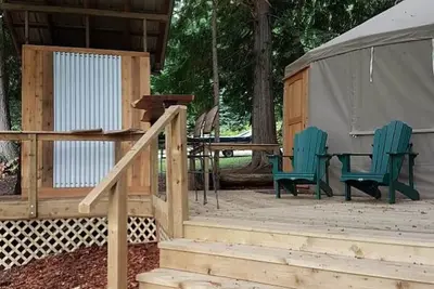 Image de Miska Haven - Sérénité sur la rivière Shuswap dans le nord de l'Okanagan - Miska Haven - Yogi's Yurt