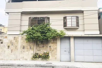 Image de Maison de luxe à 10 minutes de l'aéroport