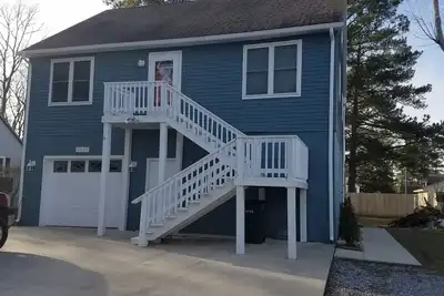 Image de Blue Skies, Sunshine & Sandy Beach Await!