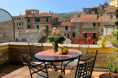 Image de Belle maison de vacances privée pour 4 personnes avec Wifi et terrasse