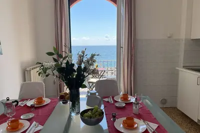 Agréable appartement pour 5 personnes avec Wifi, Tv, balcon, animaux admis et parking