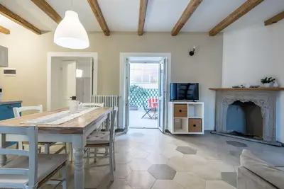 Confortable appartement pour 4 personnes avec Wifi, Tv, terrasse, animaux admis et parking