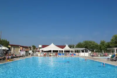 Image de Appartement dans une maison de vacances avec piscine, Wifi, climatisation, terrasse, animaux admis